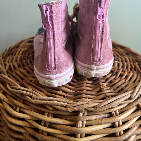 Girls pink suede high top vans, checkered soles, rainbow laces - Picture 4 of 6